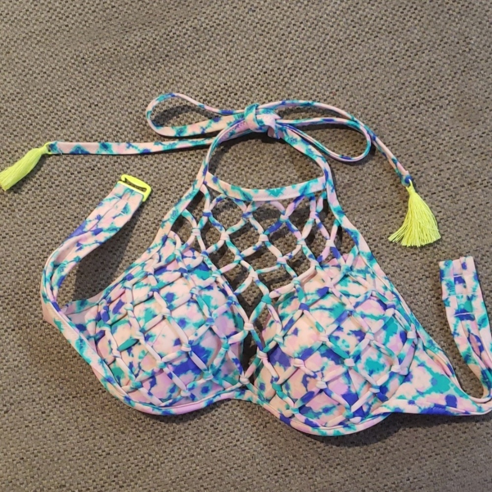 Halter bikini top